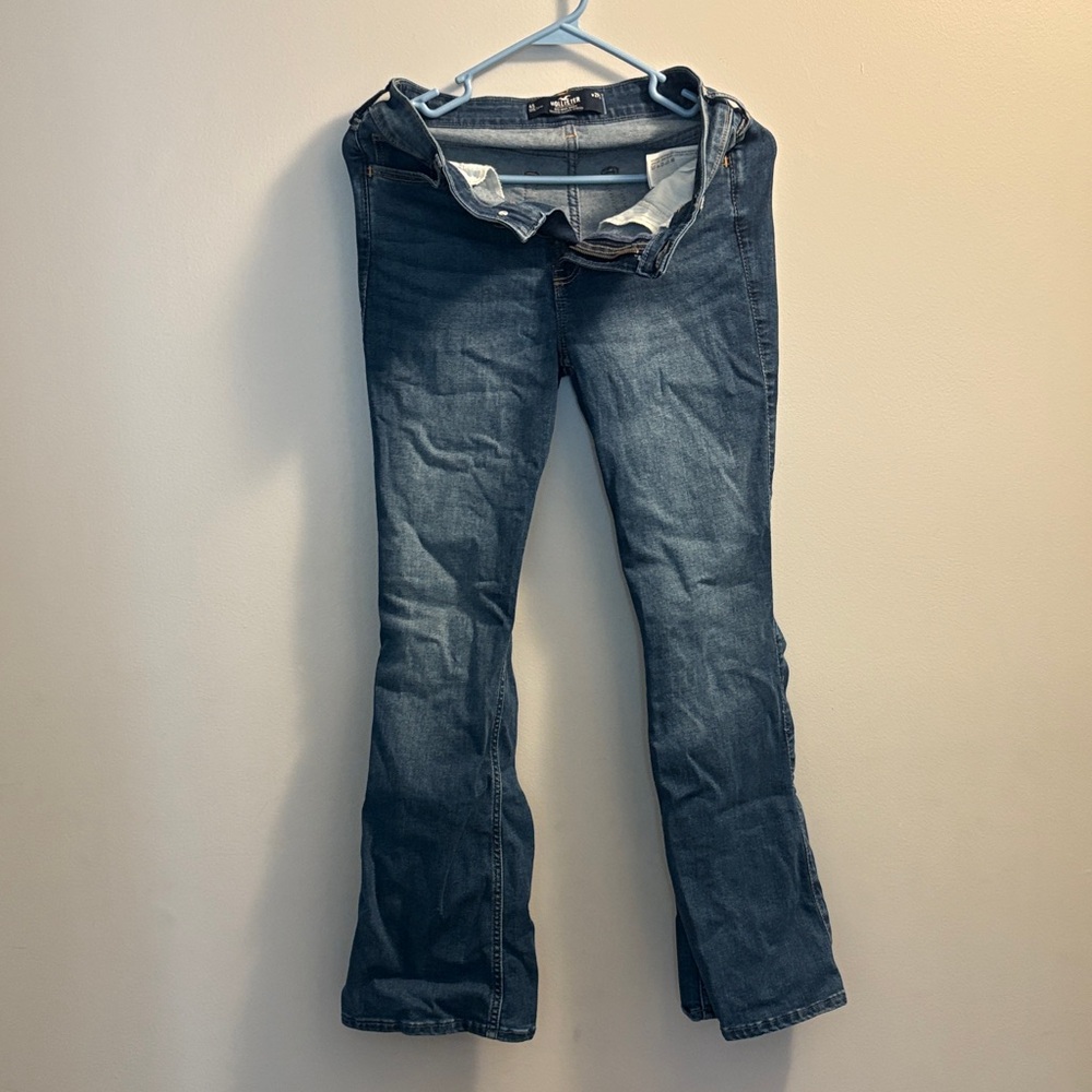 Hollister Mid-Rise Boot Jeans in Classic Blue